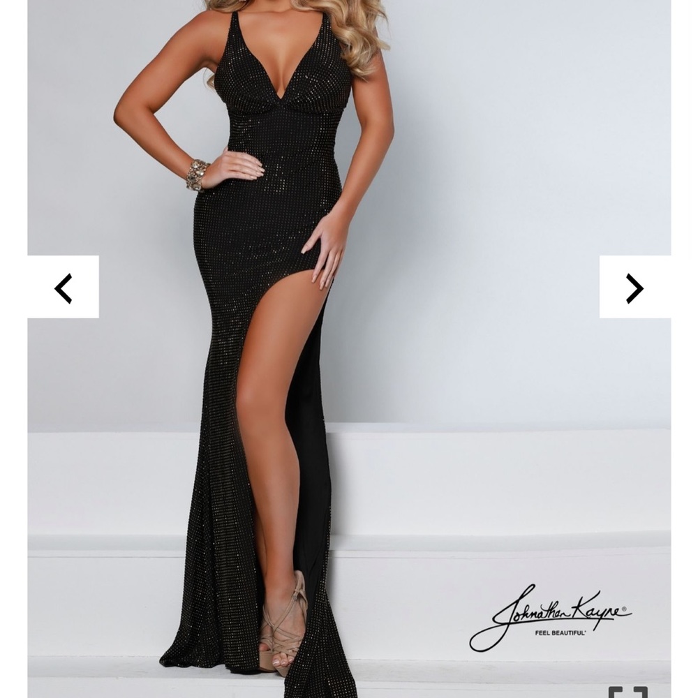 NWT size 10 Johnathan Kayne. Black and gold